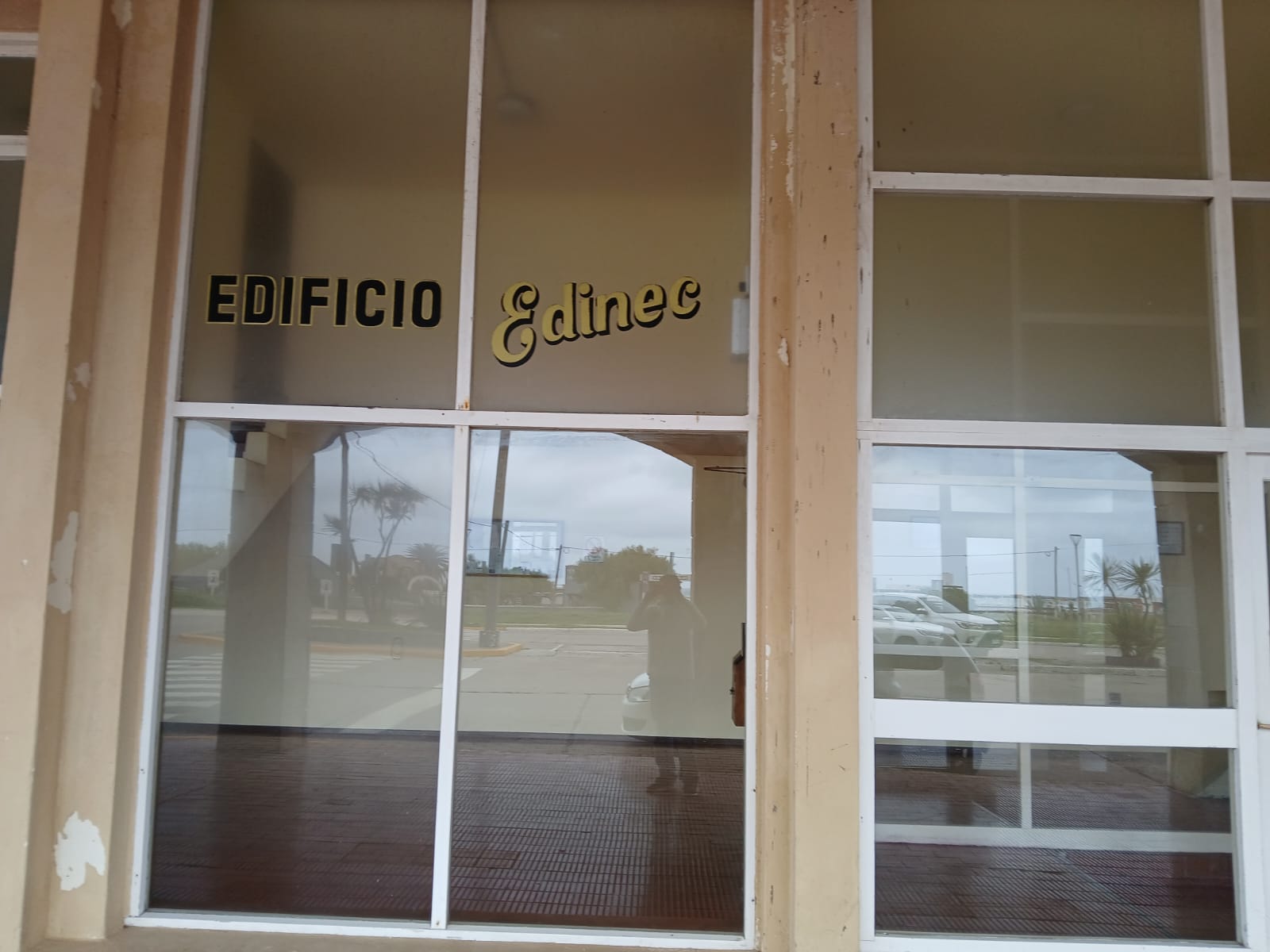 Edificio Edinec Sobre av 2 y 77 Piso 1º Depto 2
