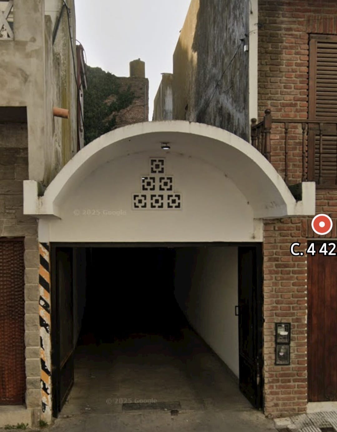 Cochera Nº 206 calle 4 4228 e/ 85 y 87
